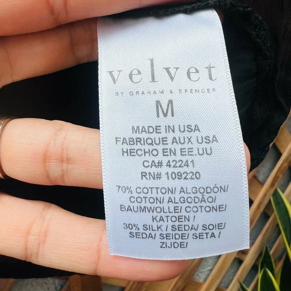 Velvet by Graham & Spencer black top - Picture 7 of 9